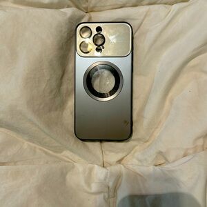 iPhone 15 pro max silver with mag safe + cute AirPod case